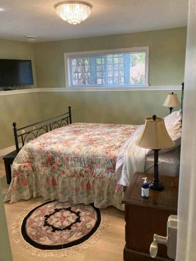 Cedar Acres Vacation Rental Fanny Bay Kültér fotó