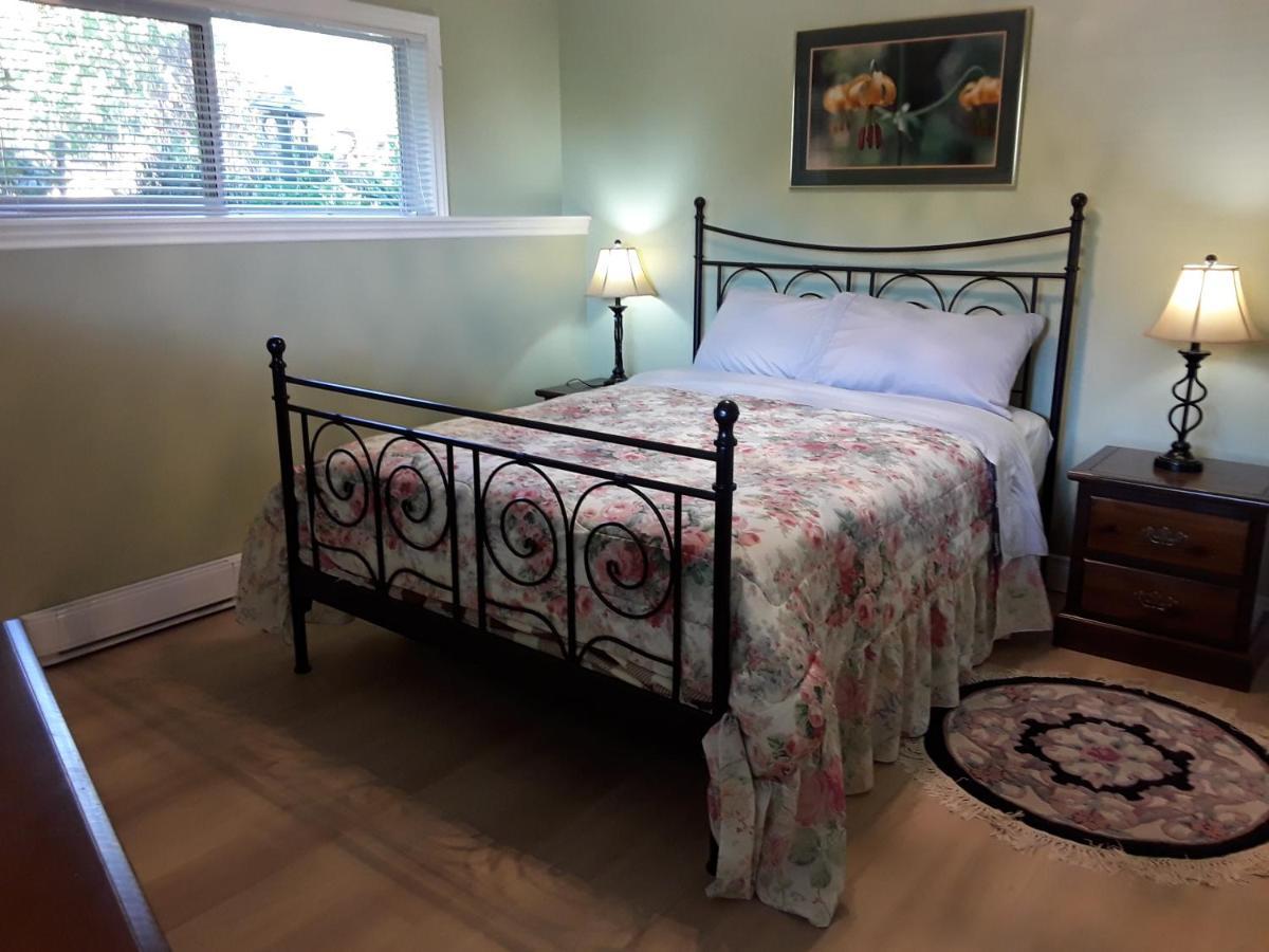 Cedar Acres Vacation Rental Fanny Bay Kültér fotó