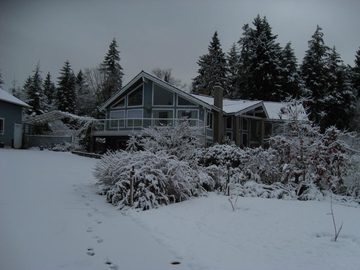 Cedar Acres Vacation Rental Fanny Bay Kültér fotó